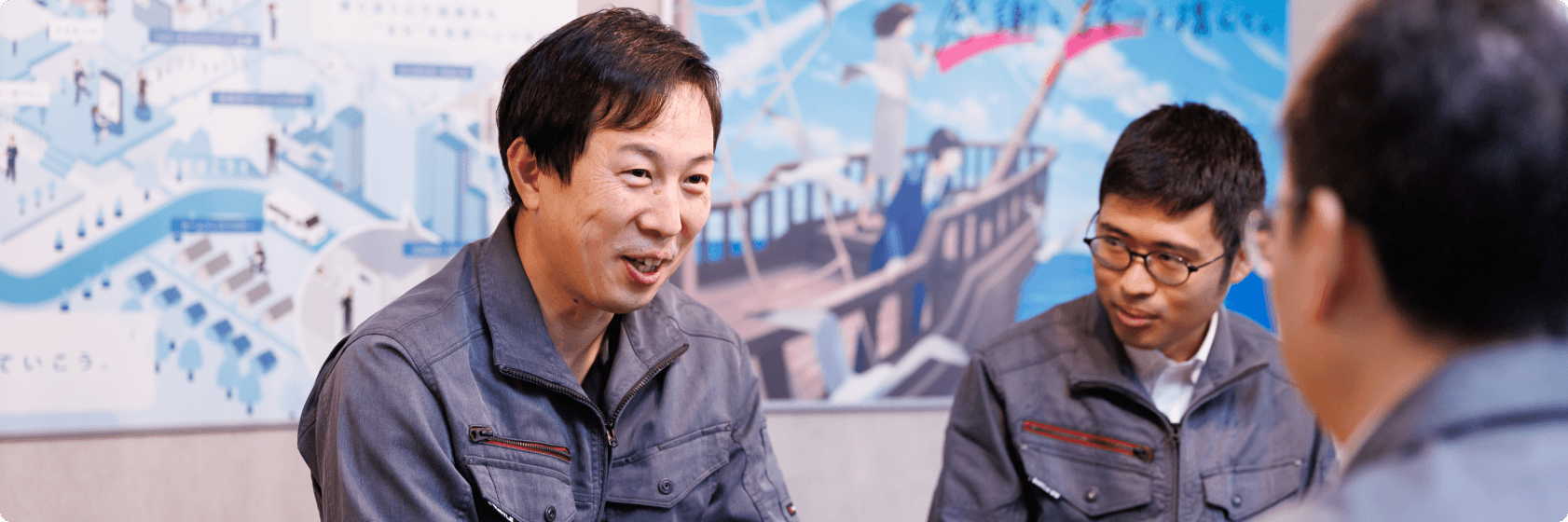 社員同士で会話している様子